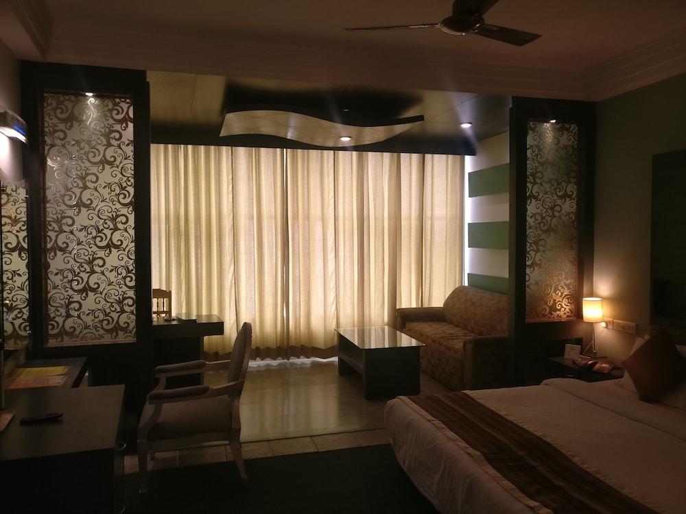 K C Residency Vaishnodevi Hotel Katra  Buitenkant foto