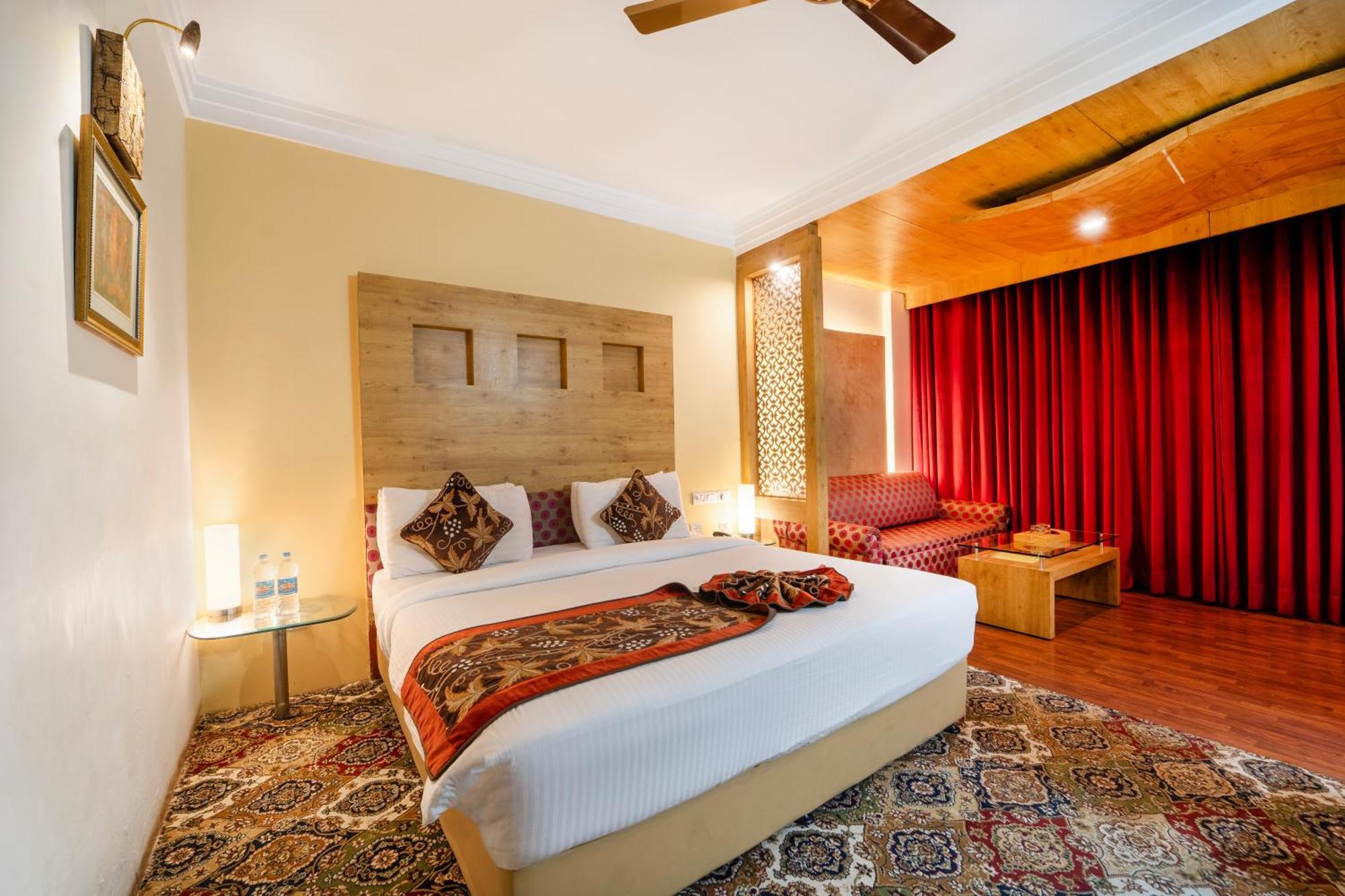 K C Residency Vaishnodevi Hotel Katra  Buitenkant foto