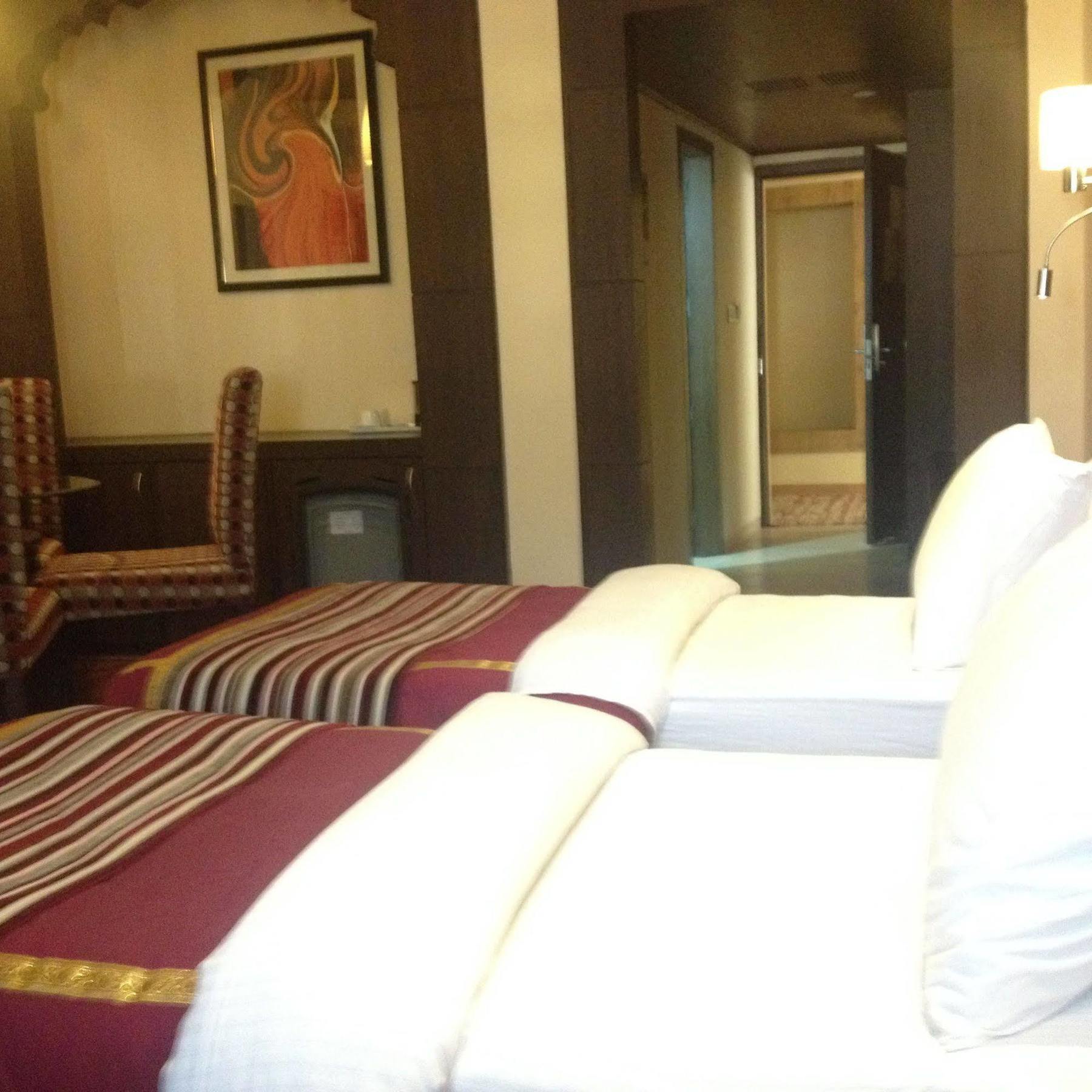 K C Residency Vaishnodevi Hotel Katra  Buitenkant foto