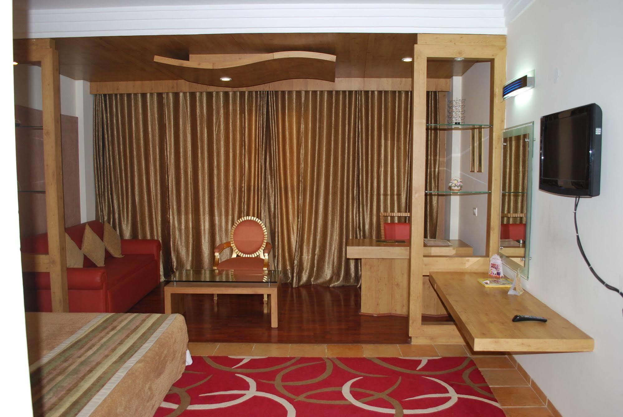 K C Residency Vaishnodevi Hotel Katra  Buitenkant foto