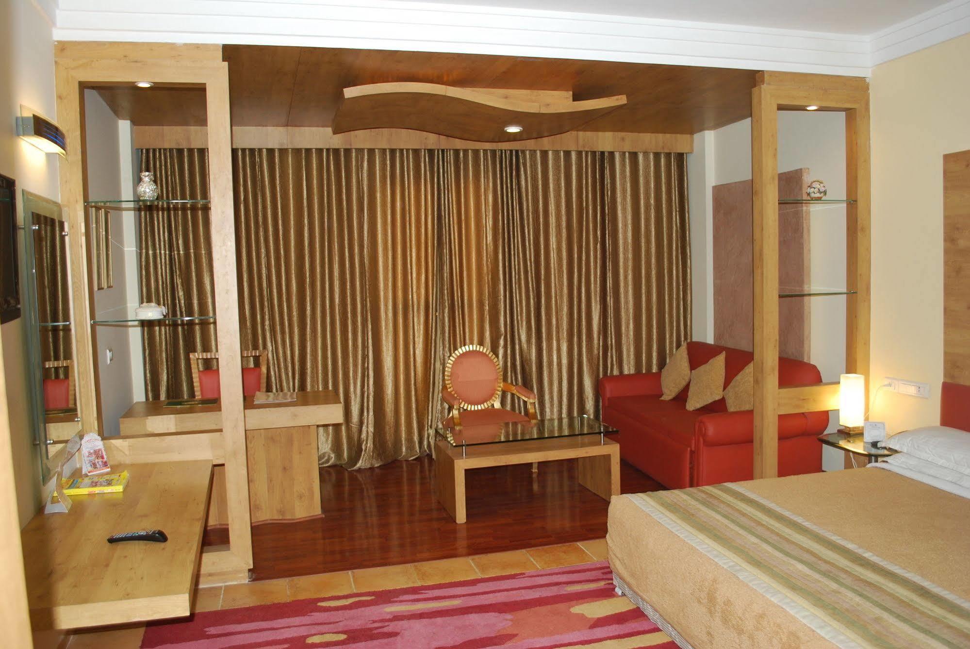 K C Residency Vaishnodevi Hotel Katra  Buitenkant foto